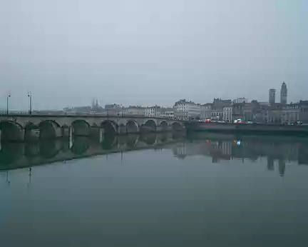 PXL011 Le pont Saint-Laurent emjambant la Saône avec vue sur Mâcon
